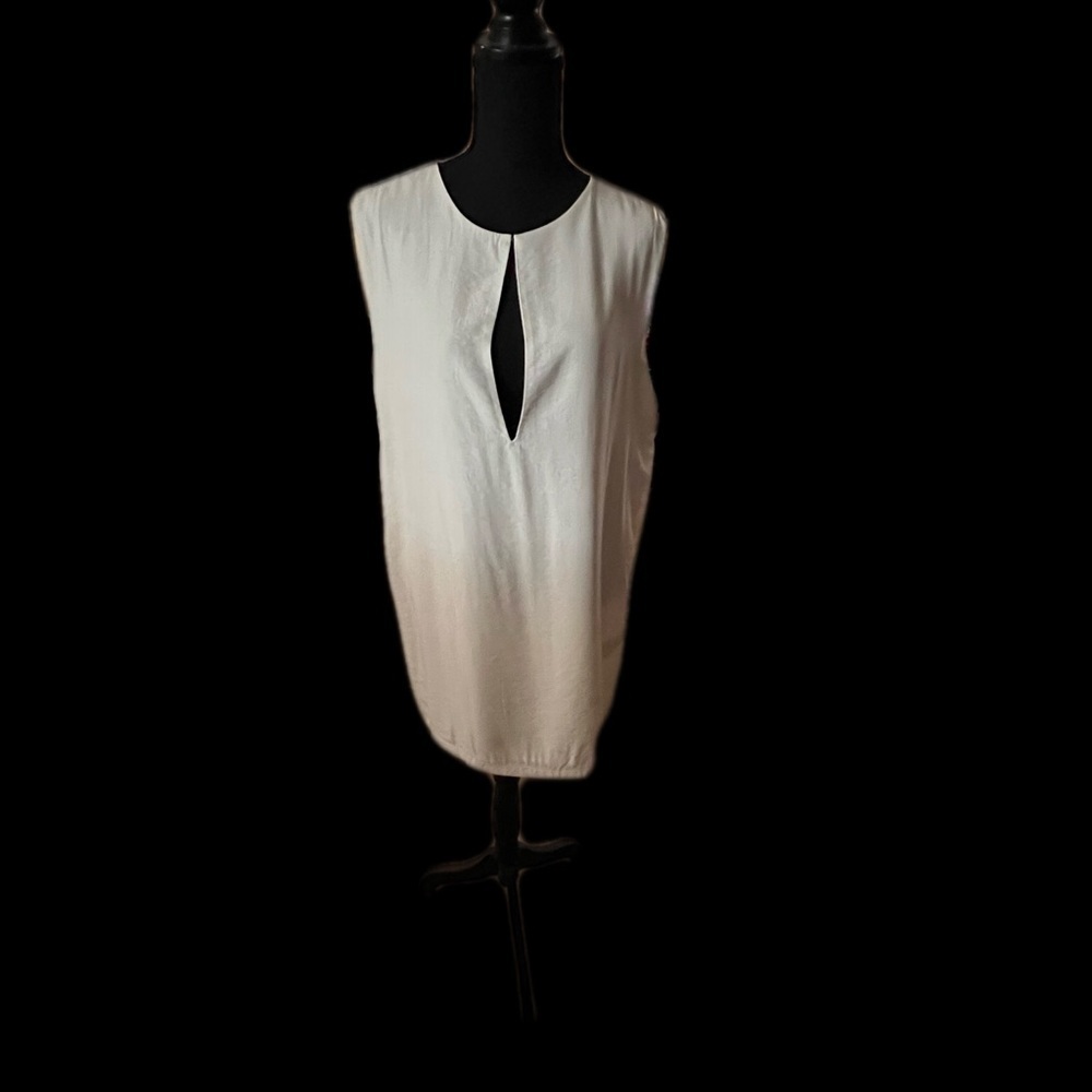 Forever 21 White Sleeveless Keyhole Front Tunic Top Size L